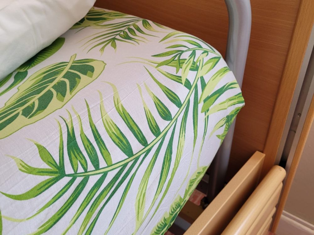 pink room bed details